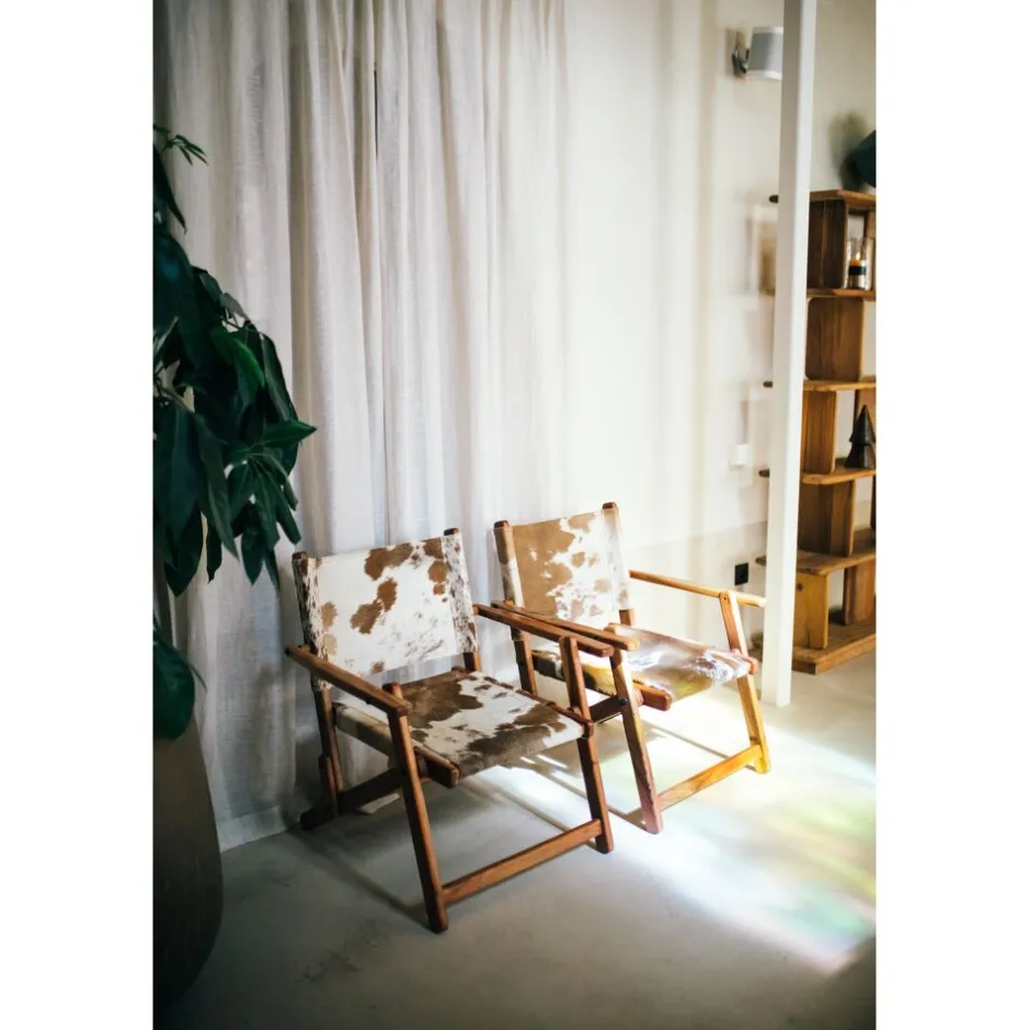 Pomax Canapés-BENISSA - chaise relax - peau de vache / bois d'acacia - L 68 x W 65 x H 77 cm - brun