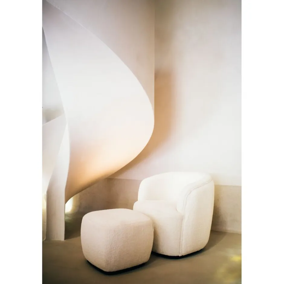 porterville__pouf__boucl__l__x_w__x_h__cm___blanc_3.webp Pomax Poufs-PORTERVILLE - pouf - bouclé - L 51 x W 51 x H 41 cm - blanc